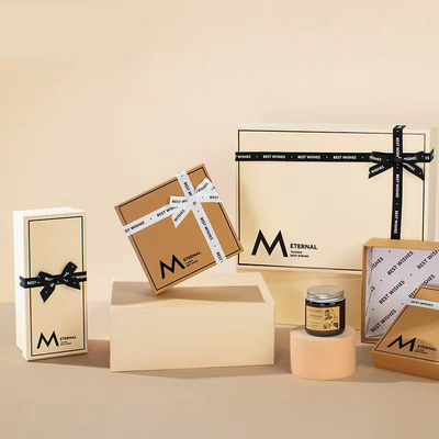 Contenitore d'imballaggio di regalo vuoto semplice del cartone ondulato con il nastro