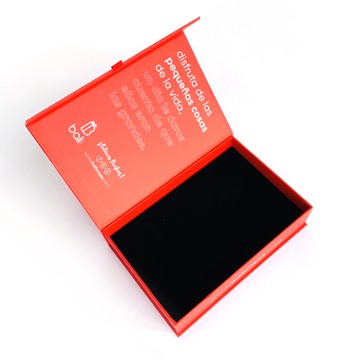 Confezioni di lusso con scatola rossa con chiusura magnetica