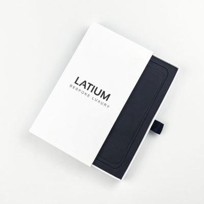 Scatole per imballaggio a cassetto scorrevole di dimensioni personalizzate accettate per custodia iPhone 17 con accessori in schiuma inclusi e design in carta speciale